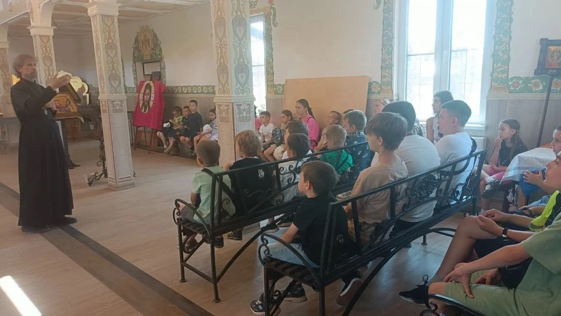 «В гостях у отца Александра: ученики 18-й школы узнали о Святителе Луке»
