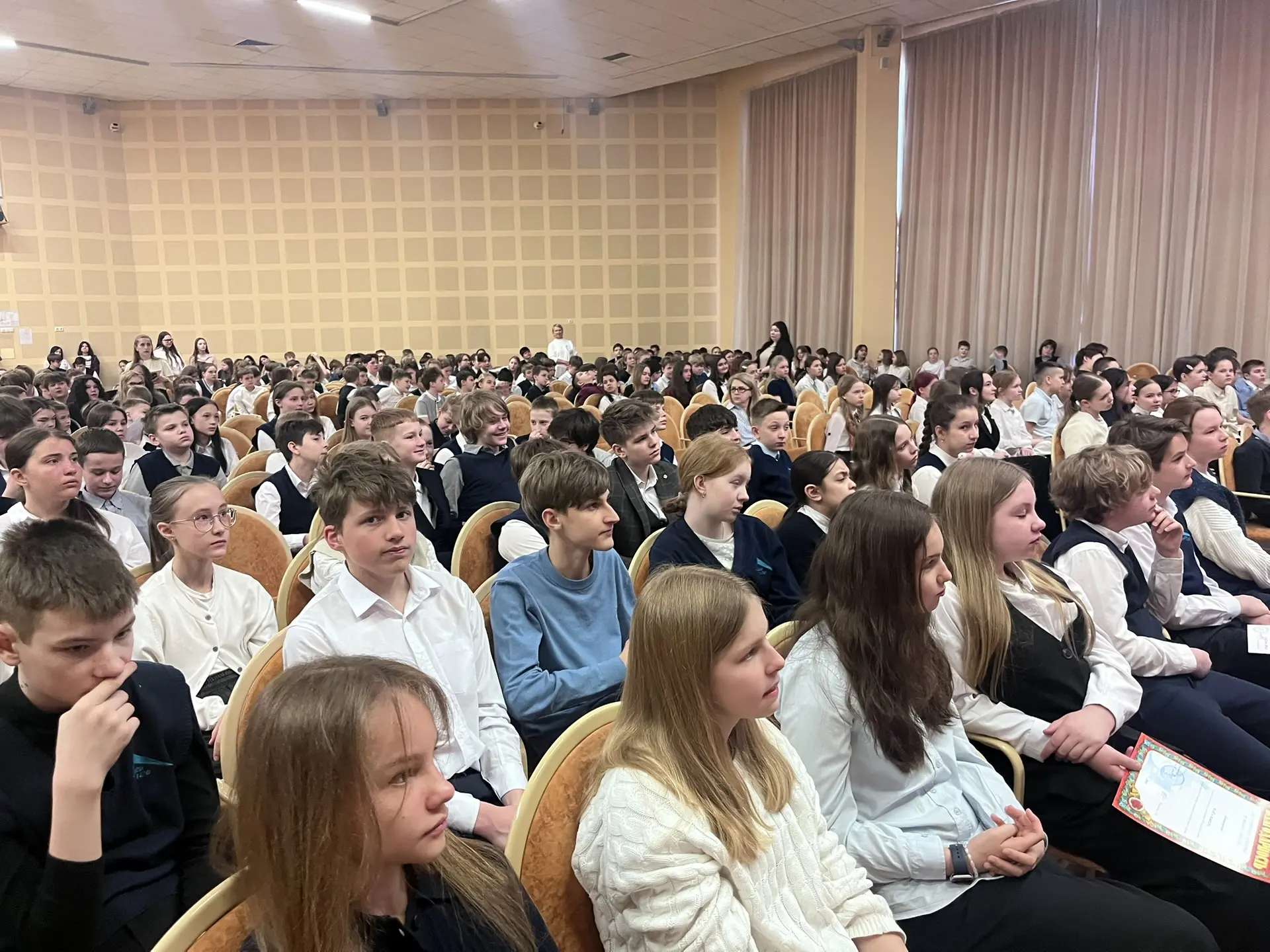 🌞 🇷🇺 Сегодня в лицее прошла торжественная линейка, посвященная началу финальной, четвертой четверти.