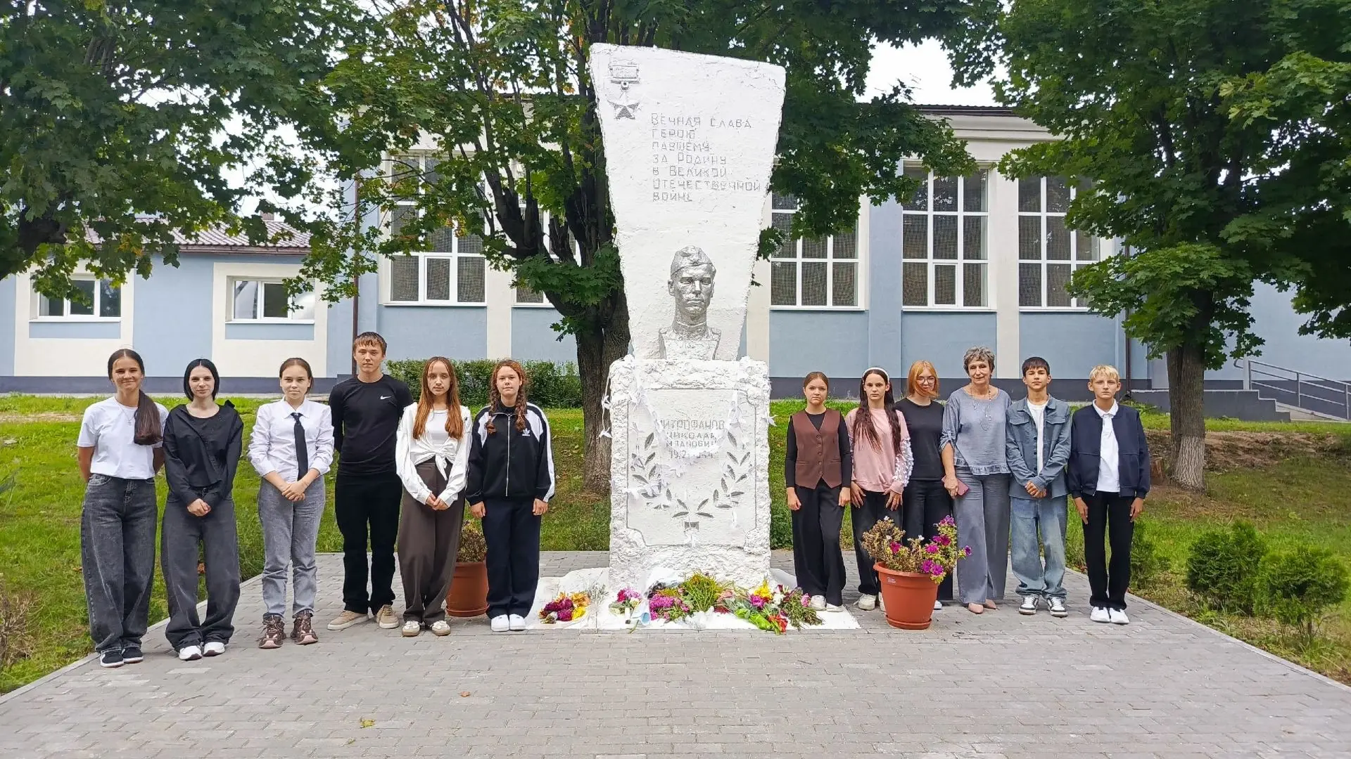 🕊️ Белые журавлики как символ вечной памяти
