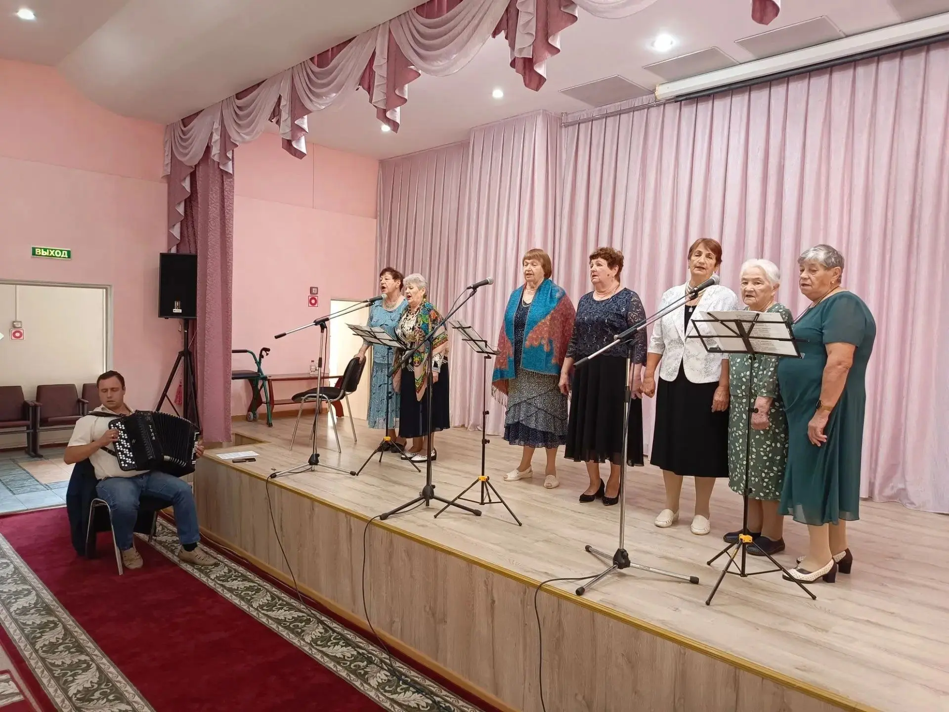 🧑‍🦳В преддверии Международного дня пожилых людей в Доме ветеранов №1 развернулся наст...