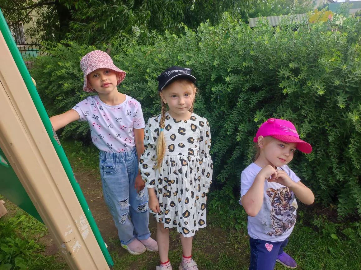 🎉 «Лето глазами наших воспитанников»🎉

А что для вас лето? 
☀️ Для кого-то — это прохладная речка 