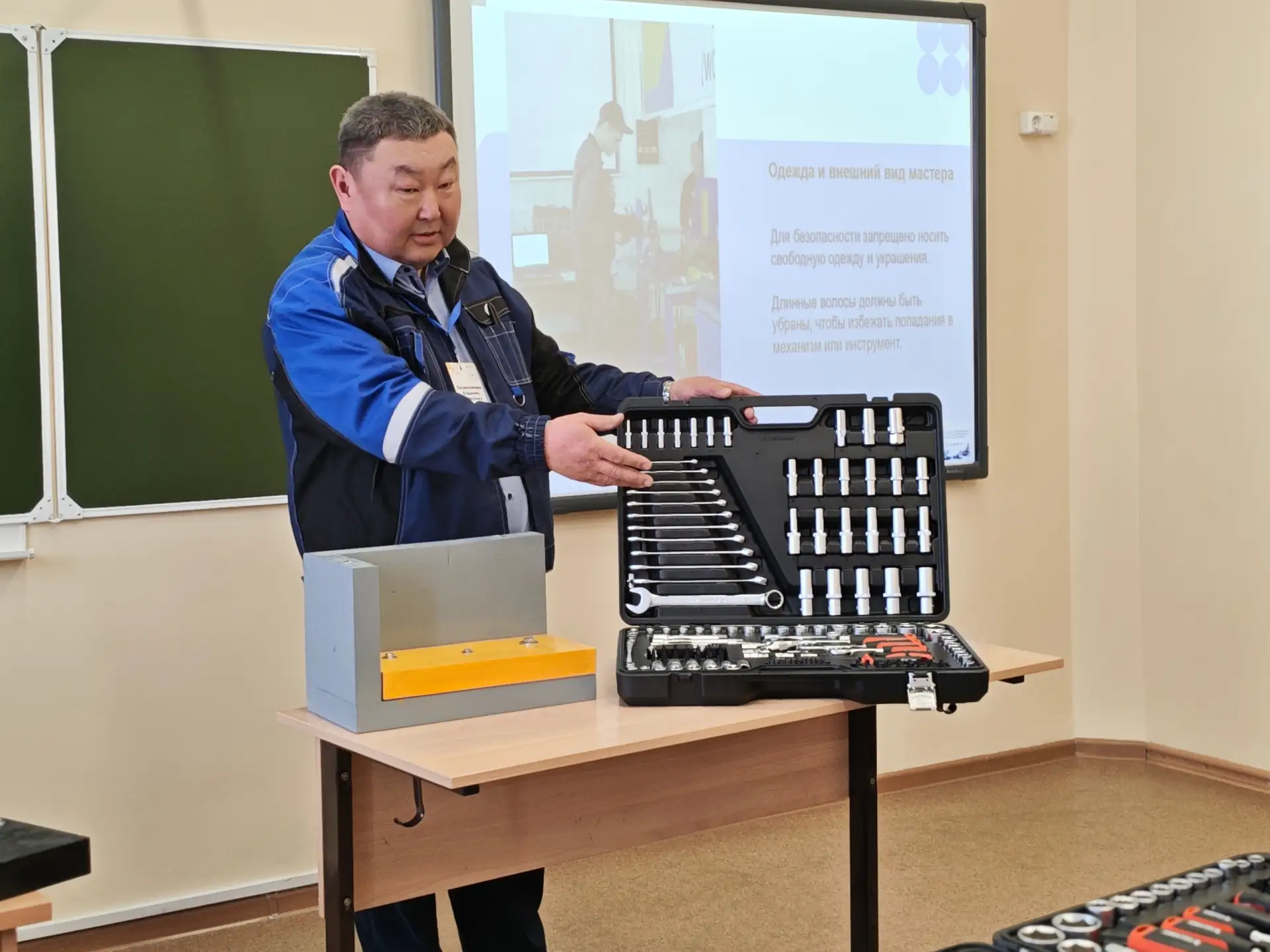 Участник конкурса «Мастер года» влюбил школьников в профессию автомеханика! ✨  📌26 марта, Бальжинима