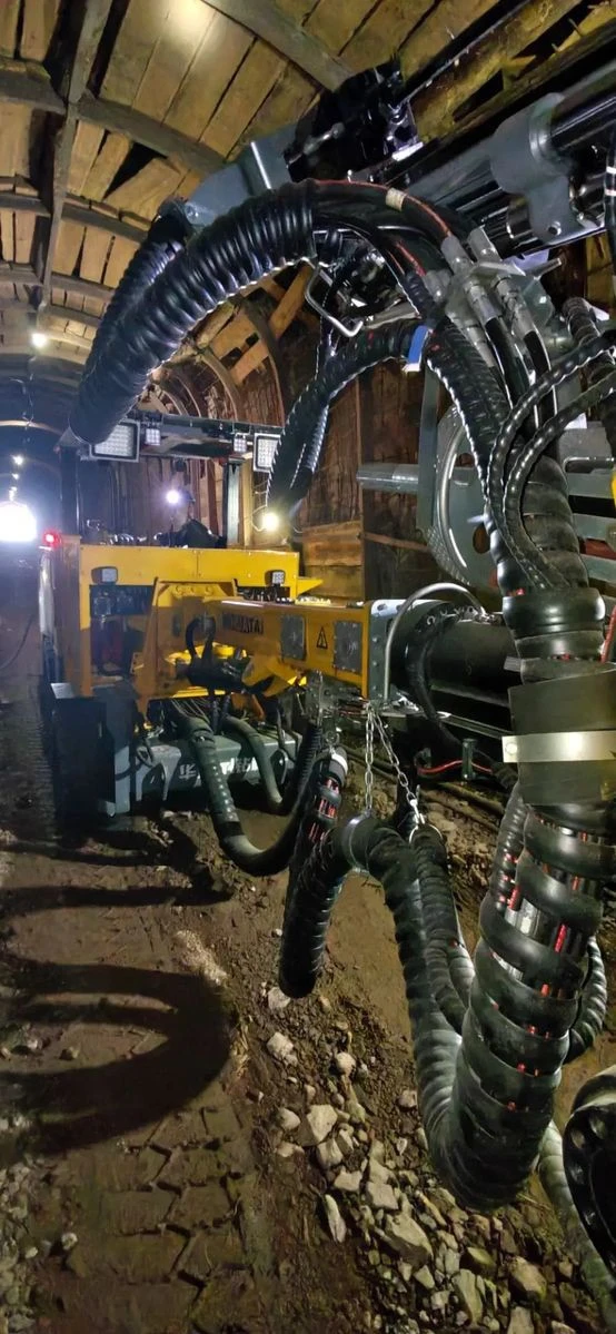 В горнорудном дивизионе готовятся к испытаниям анкерной буровой установки