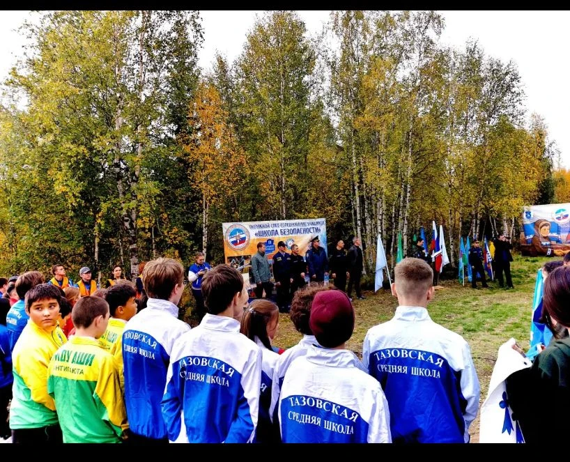Сегодня в городе Салехарде состоялось открытие окружного слёта‑соревнования «Школа безо...
