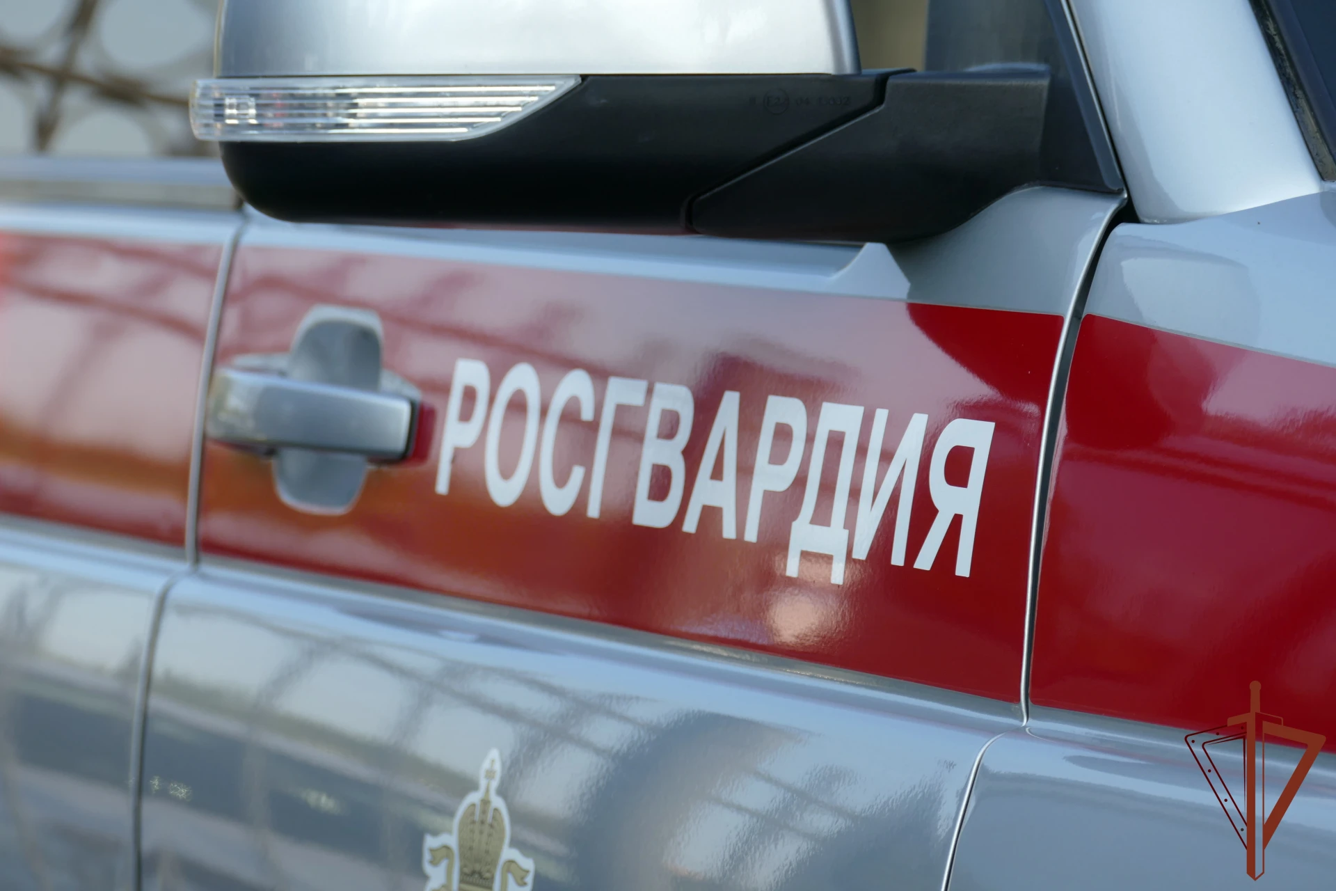 В Омске сотрудники Росгвардии задержали вооруженного ножом неадекватного мужчину

⭕ Во дворе жилого 