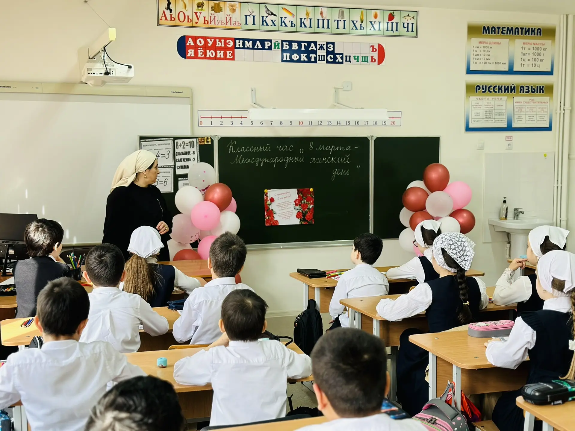 Творческое занятие в 2 «Б» классе к Международному женскому дню🌷  В рамках мероприятий, посвященных 