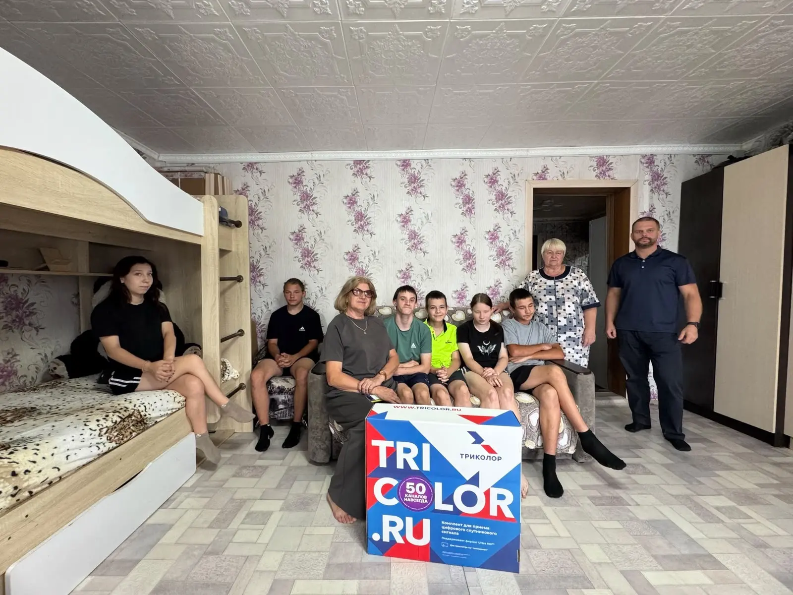 📡 В Городищенском районе две семьи получили спутниковое оборудование "Триколор".
