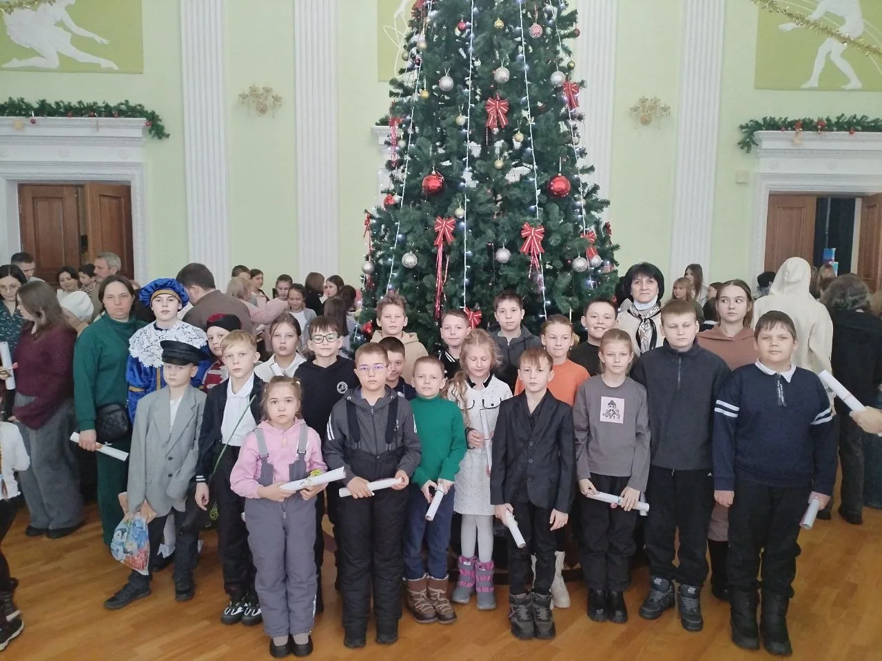 🌟 Поездка в театр на рождественское представление — это всегда волшебно!   🎭 8 января обучающиеся Ет