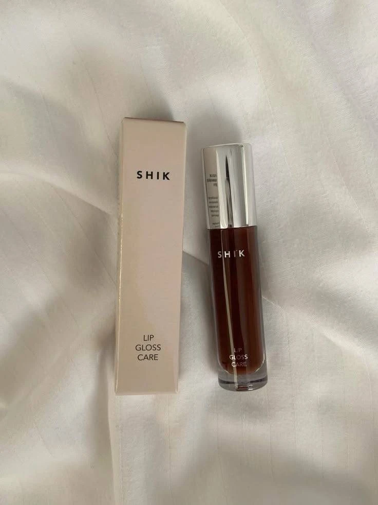 Лучшие блески для губ ⤵️

🤍Shik 02
🤍Clarins 07 toffee pink shimmer
🤍Clarins 16 intense rosebud
🤍