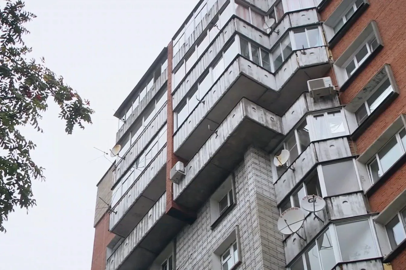 «Жители живут в квартирах, а не в мусоропроводе»: старшая по дому в Новосибирске требуе...
