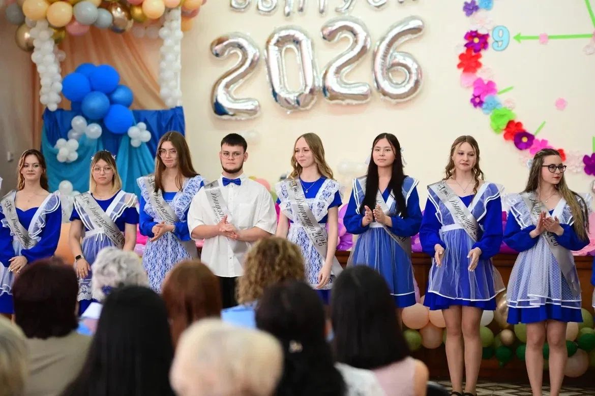 🔔 Сегодня в школах Новотроицка прозвенел последний звонок для выпускников.  Руководители Уральской С