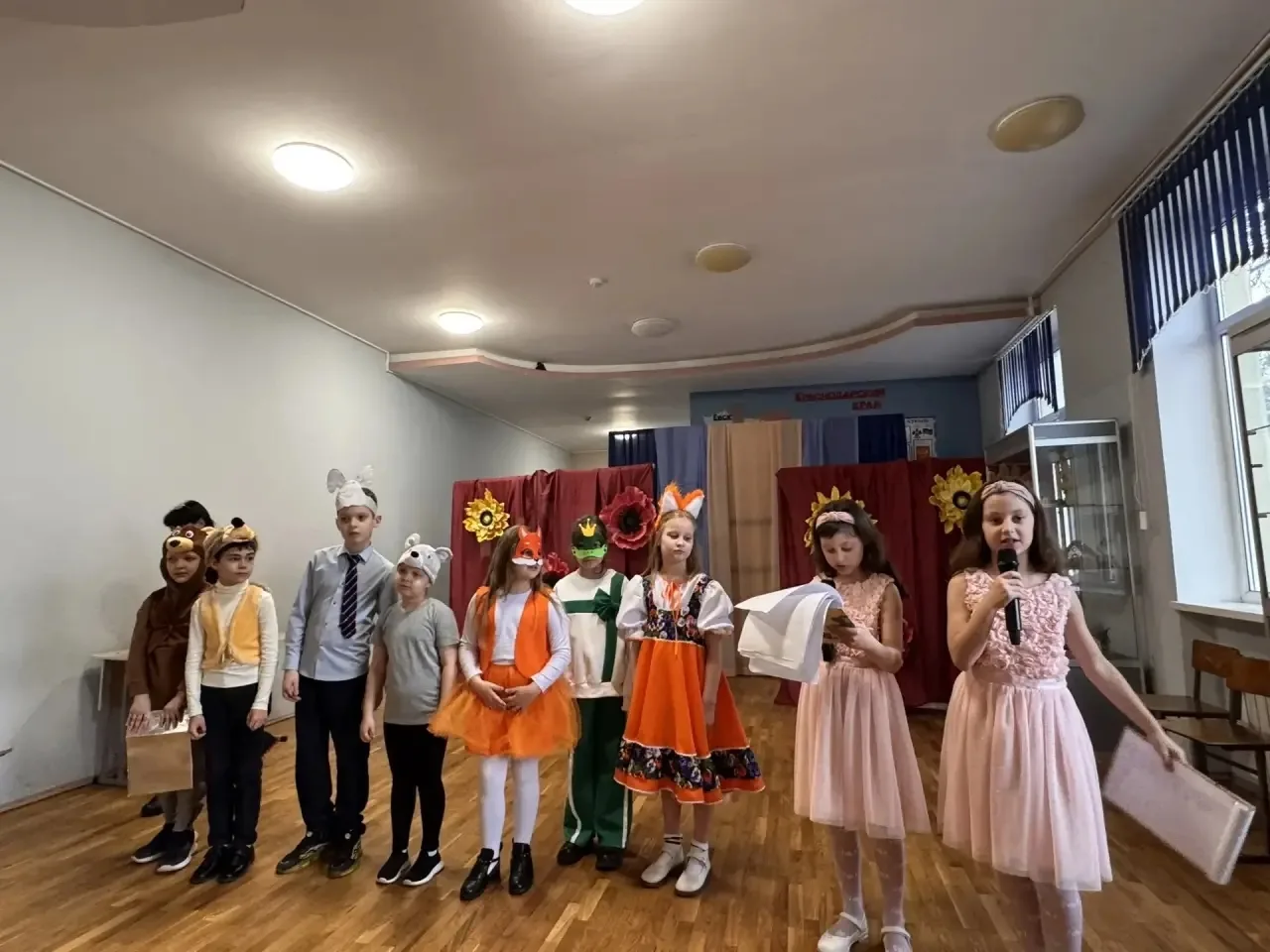 В начальной школе состоялся настоящий праздник детства — фестиваль «Путешествие в сказку». Юные арти