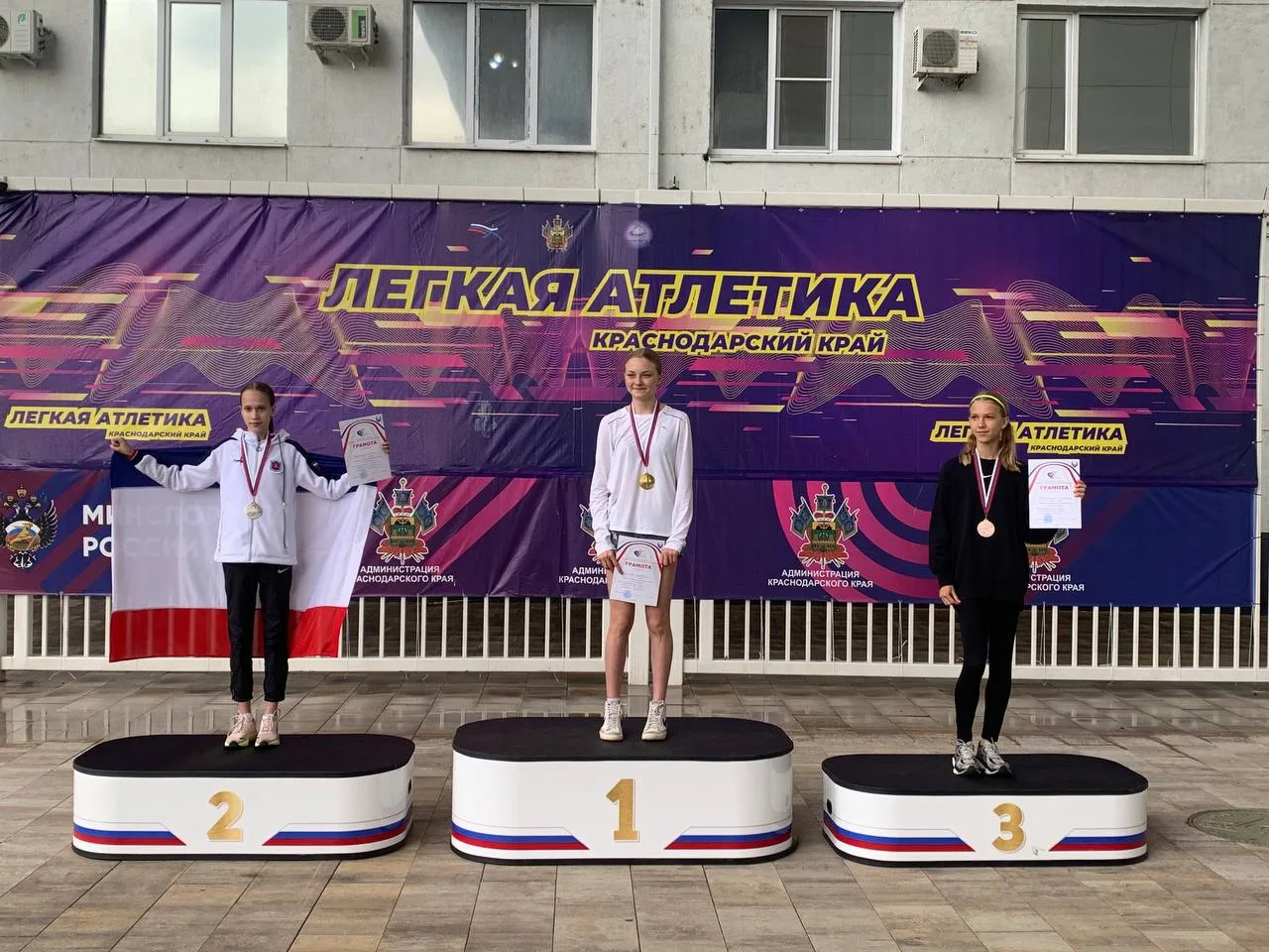 🏃‍♀️💨 Быстрее ветра: «золотые» выходные сестер Копеечкиных!  Пока кто-то наслаждался отдыхом, учениц