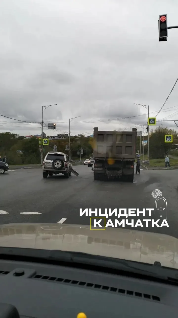 Момент сегодняшнего тройного ДТП на Горизонте
