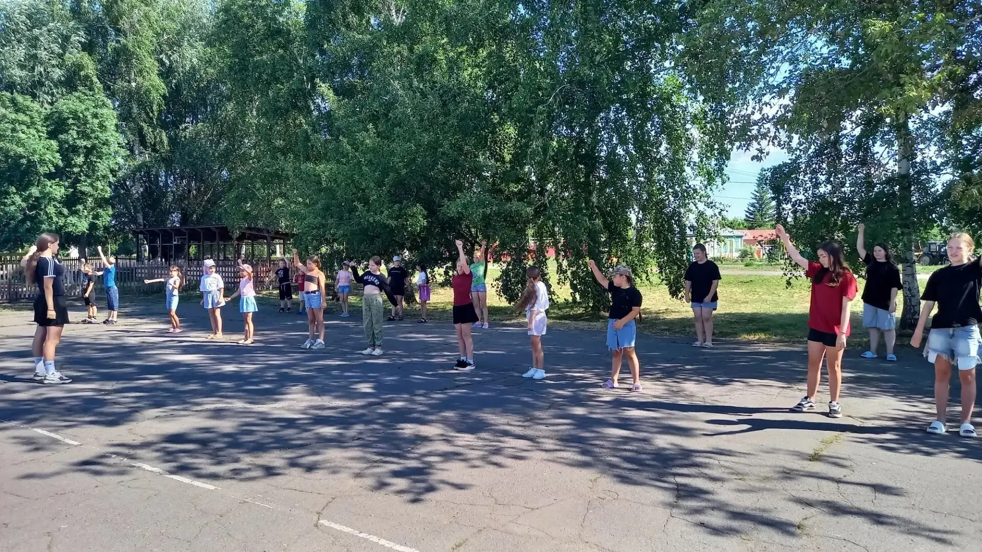 Сегодня в нашем летнем лагере прошёл День красоты, целью которого было воспитание эстетического отно