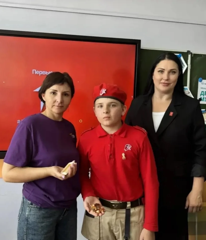 🎗️Всероссийская акция «Хранители времени»  📌Советник по воспитанию Королева Г.А. с юнармейцами орган