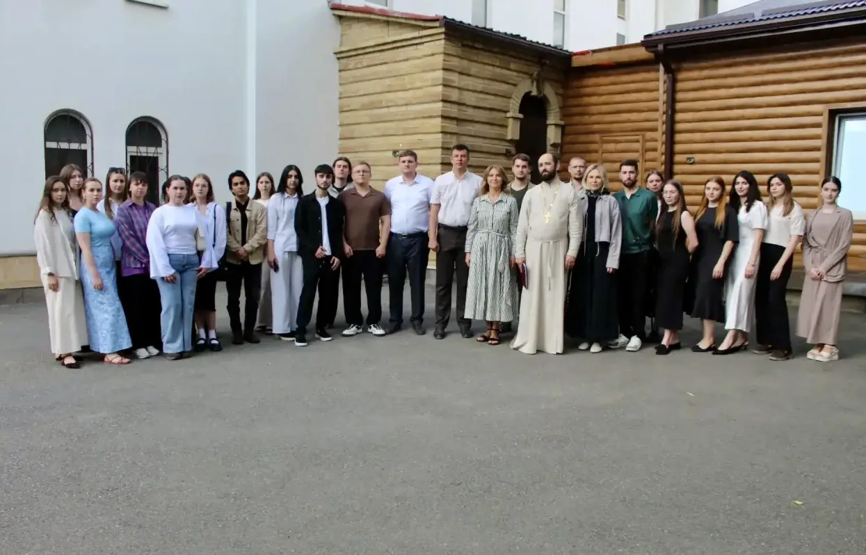 СТУДЕНТЫ И ПРЕПОДАВАТЕЛИ СГПИ СТАЛИ УЧАСТНИКАМИ ДУХОВНО-ПРОСВЕТИТЕЛЬСКОЙ ЭКСКУРСИИ В ХРАМЕ ВОЗДВИЖЕН