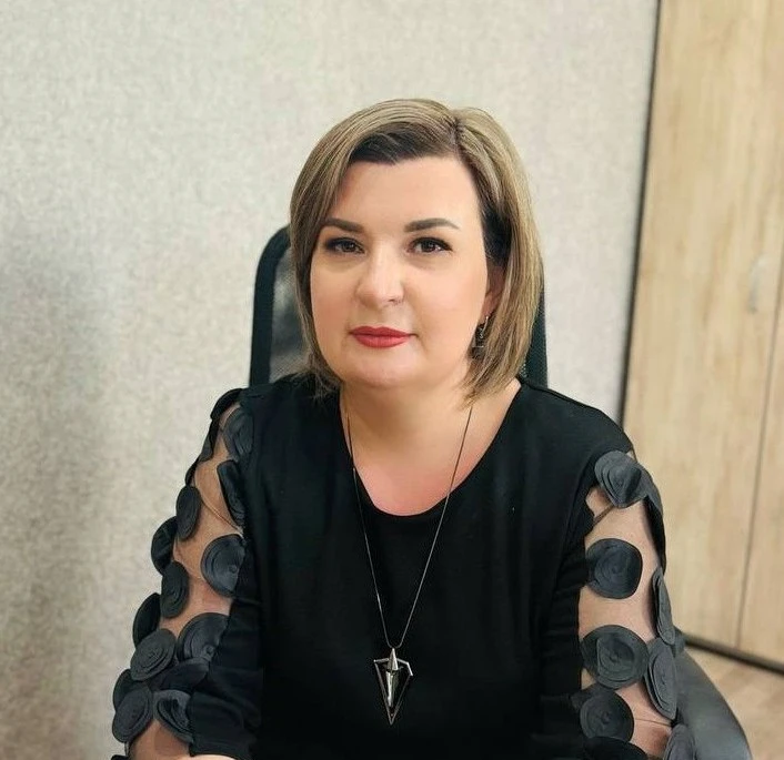 С Днем рождения, Людмила Алексеевна! 🌟🏫  Сегодня, 3 марта, свой праздник отмечает главный человек на