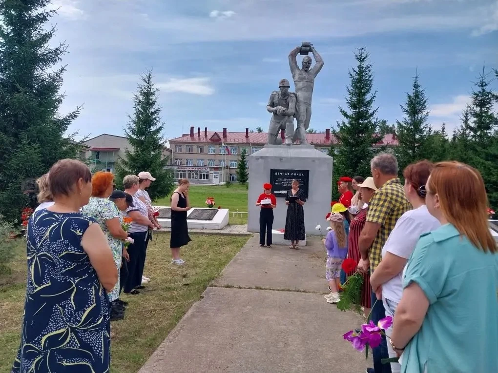 🕯 День памяти и скорби
Сегодня, 22 июня, в селе Красная Звезда состоялся митинг, посвящённый Дню па