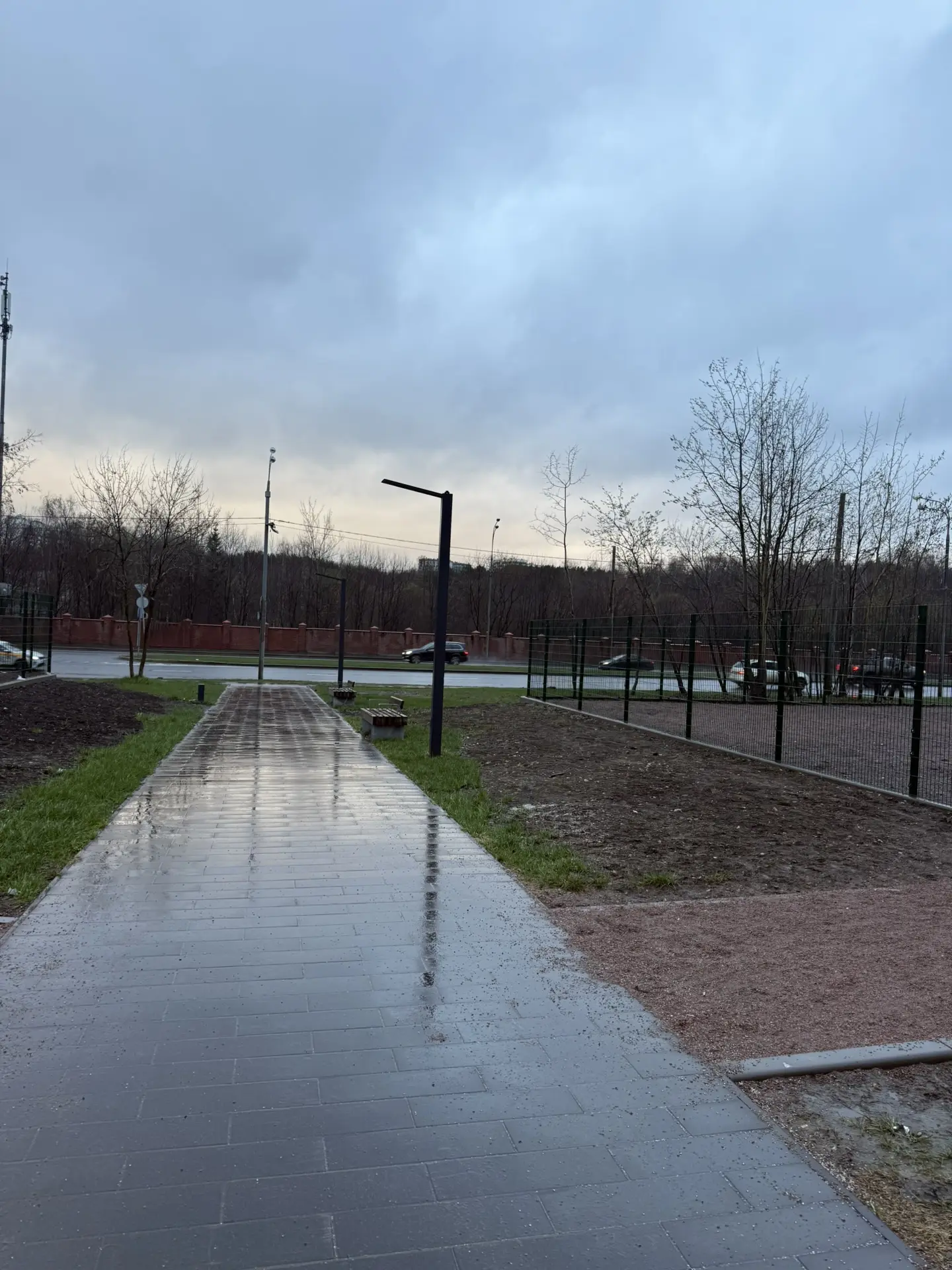 Картина после дождя 🌂🌧️  И коротко о том, насколько быстро в Москве что-либо строят - год назад у эт
