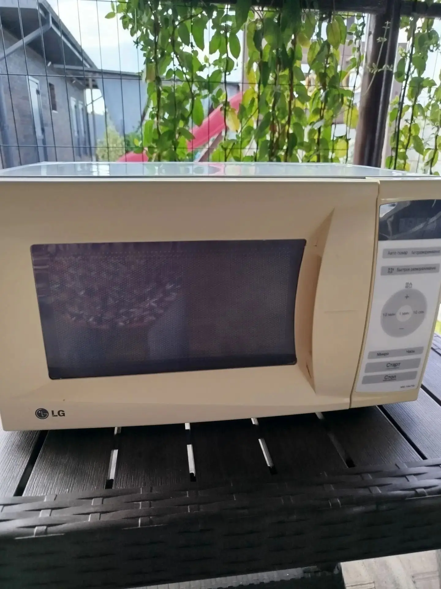 Продам микроволновую печь lg в хорошем состоянии . 1500руб. В Калининской. 89892786620
