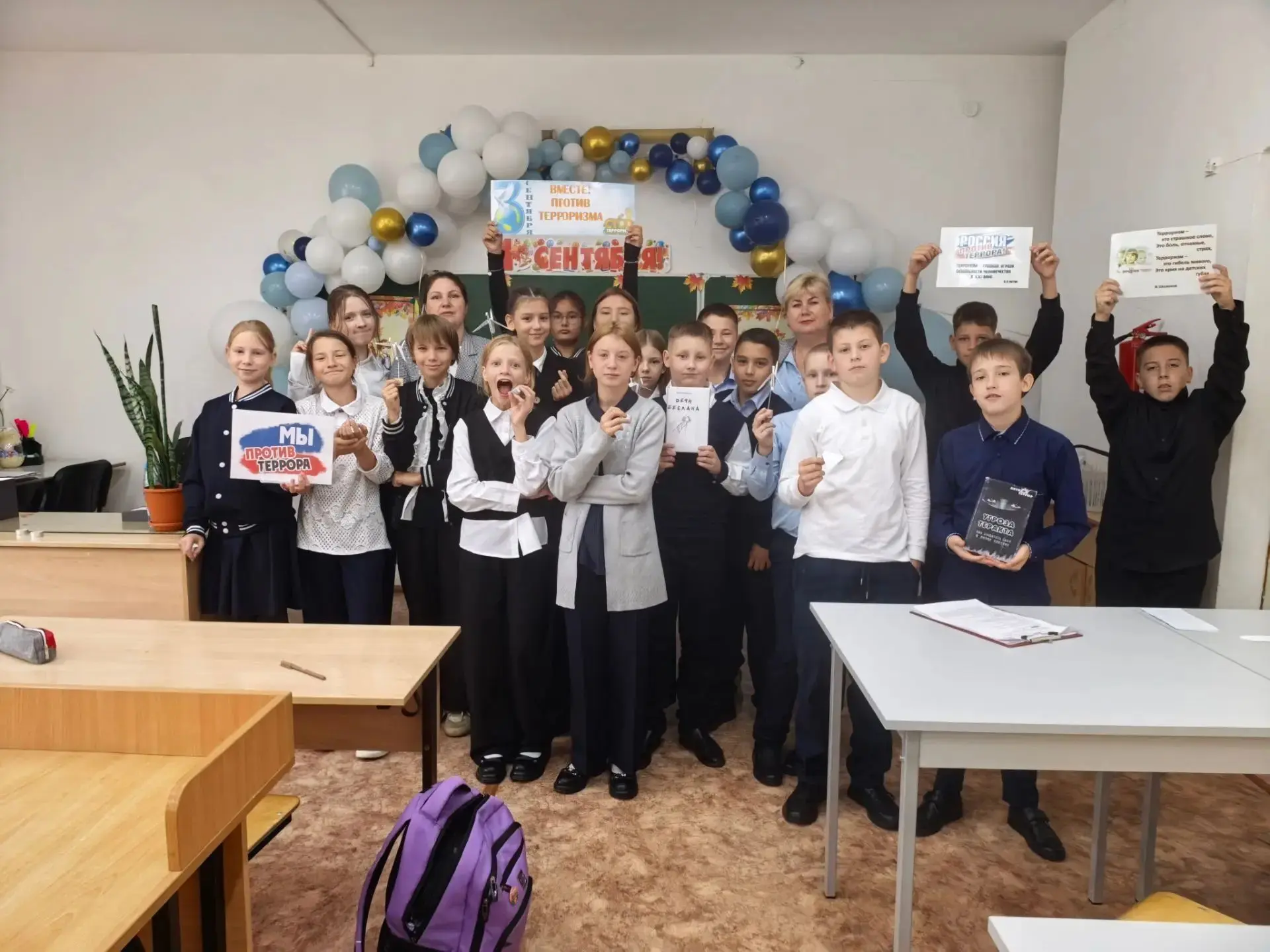 📌Сегодня на часе памяти «Беслан. Живые голоса» ребята из 6б, 6в и 10 класса подробно у...