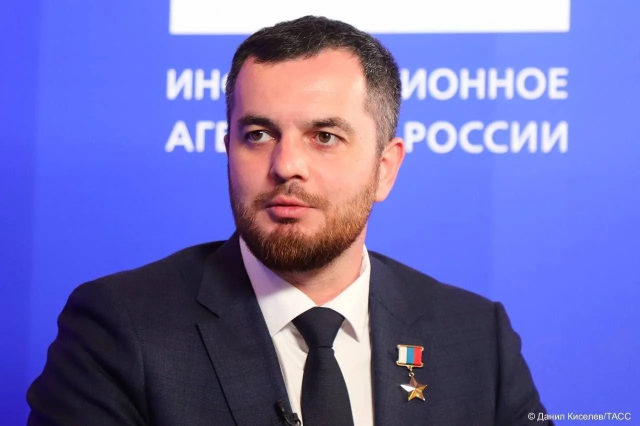 Поздравление министра труда и социального развития, Героя России Юрия Абаева с Днем соц...