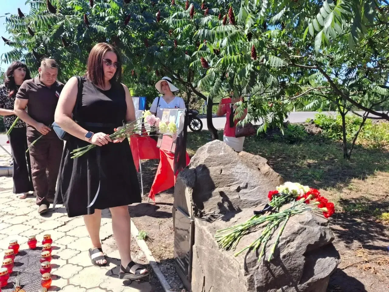 🕊 Сегодня в нашем городе прошло памятное мероприятие, посвящённое жертвам удара баллис...