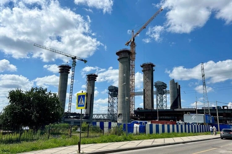 В Калининграде вводят новые ограничения в районе двухъярусного моста.