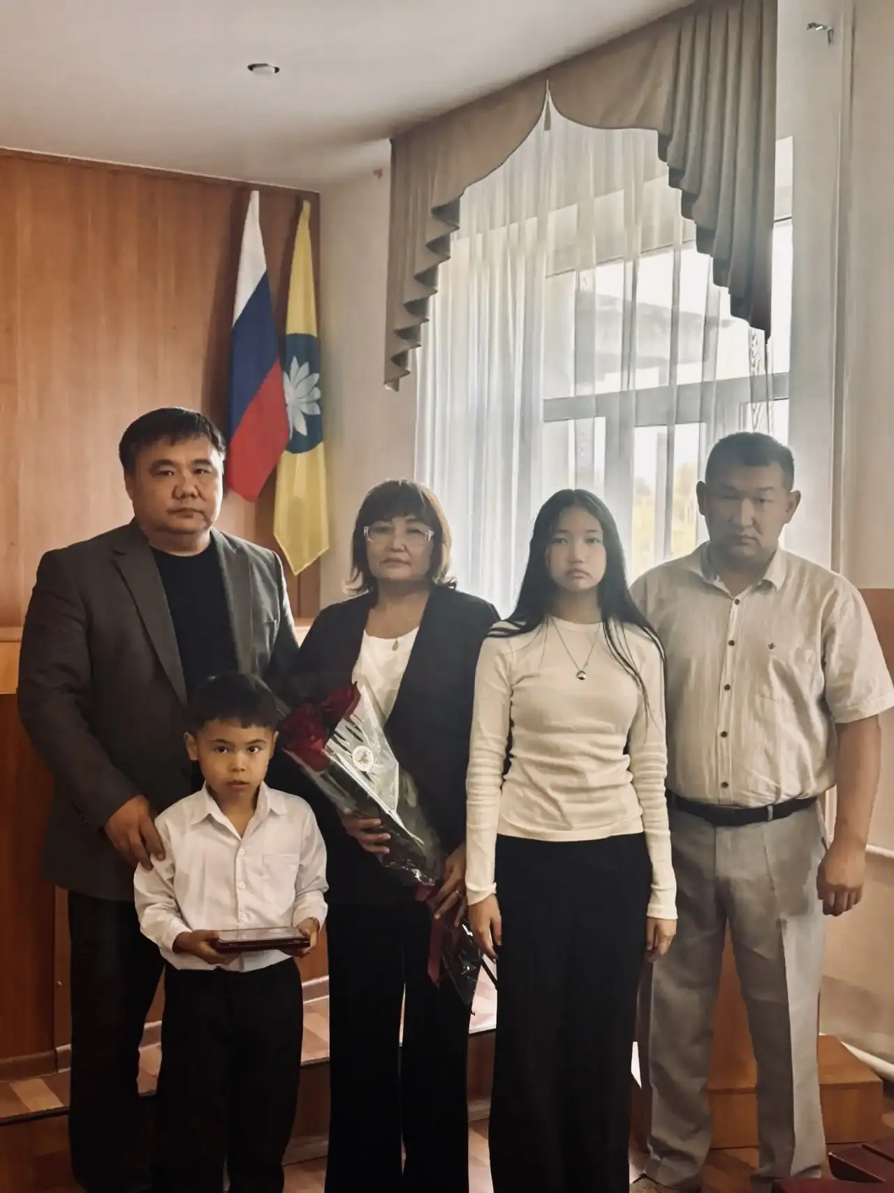 Сегодня в администрации вручили государственную награду родным участника специальной во...