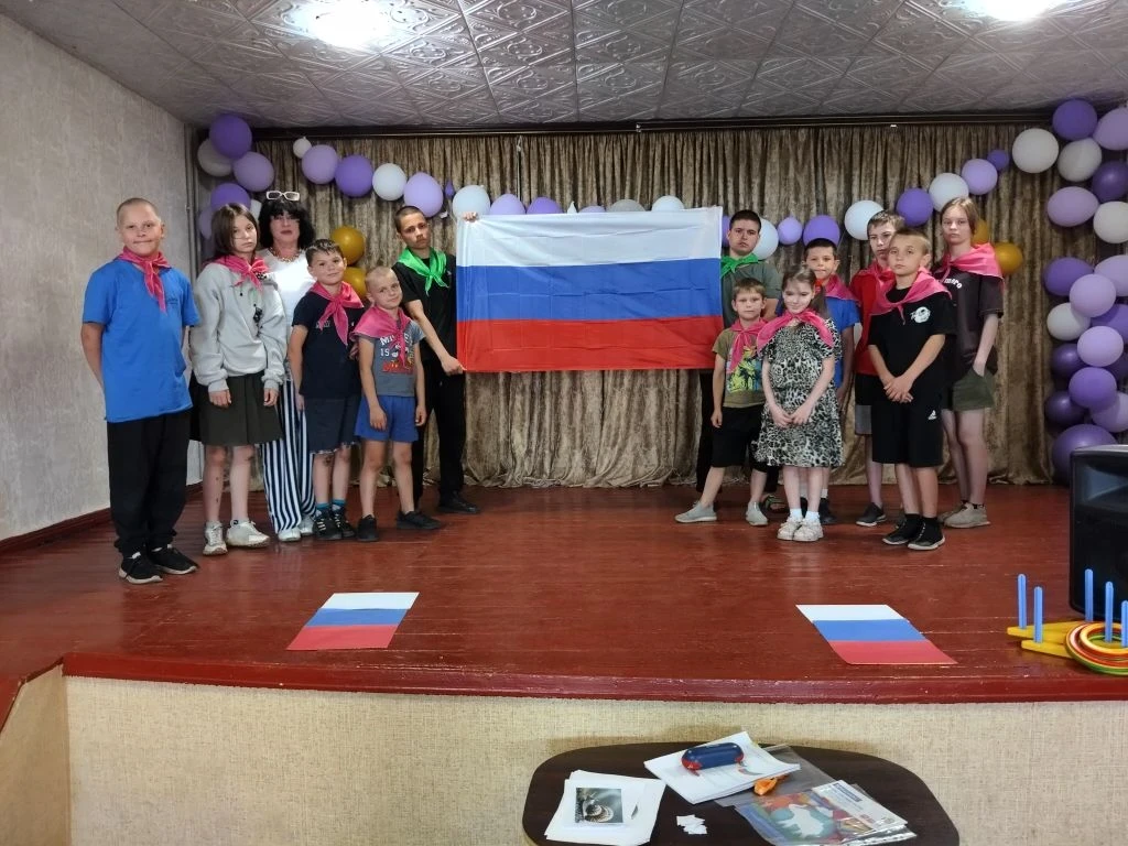 🇷🇺 В пришкольном лагере прошла спортивно-интеллектуальная игра «В поисках символа России» — патрио