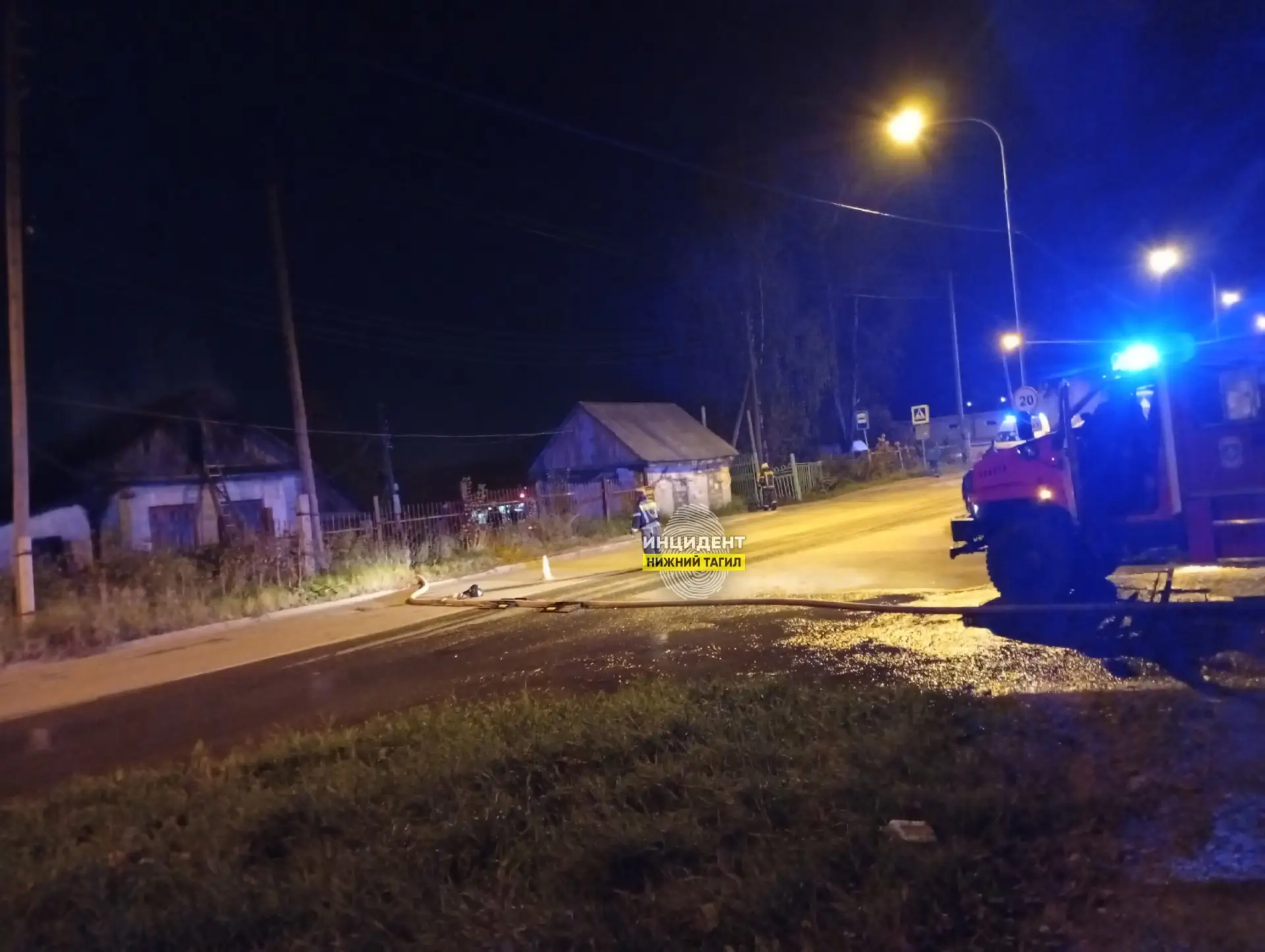 ⭕ «Обошлось без пострадавших»: в коллективном саду на Вагонке горел садовый дом — кадры...