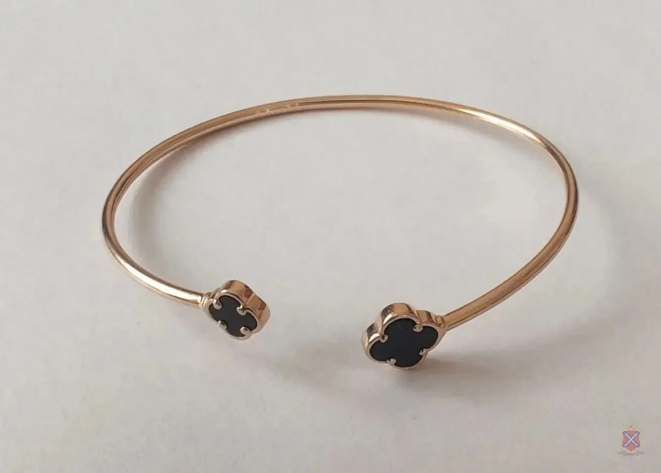 💍 В Волжском полицейские вернули женщине похищенный золотой браслет

35‑летняя жительница Волжского