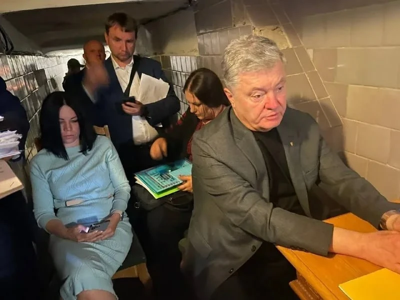 "Их дети будут сидеть по подвалам". Угрожавший детям Донбасса Порошенко* теперь сам буд...