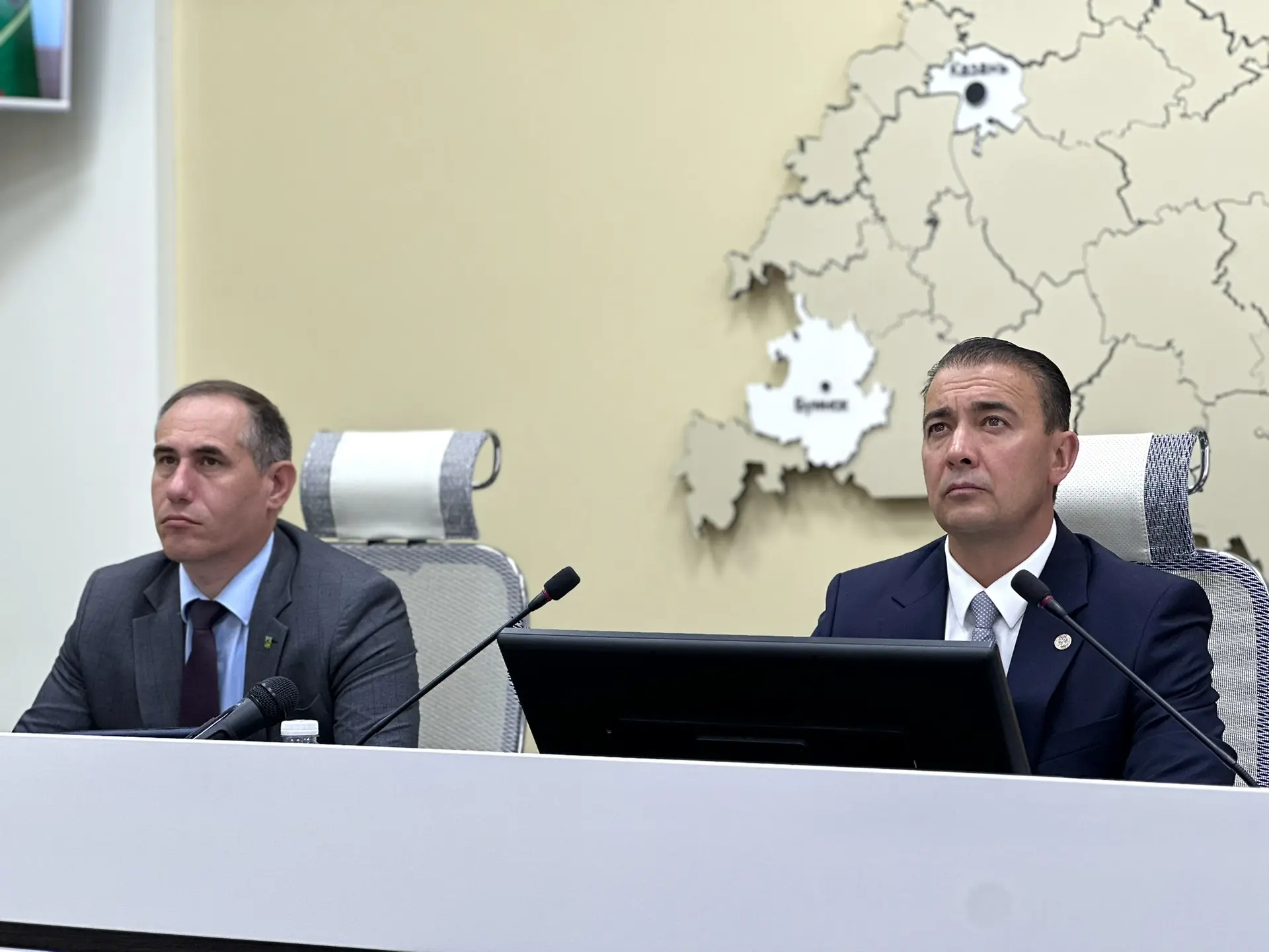 Провели еженедельное рабочее совещание с руководителями служб и организаций района.

Рассмотрели тек