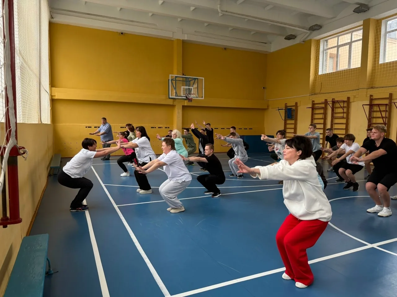 ✨День здоровья в техникуме: зарядка для всех!  ✅Сегодня утро началось активно: педагоги и студенты д