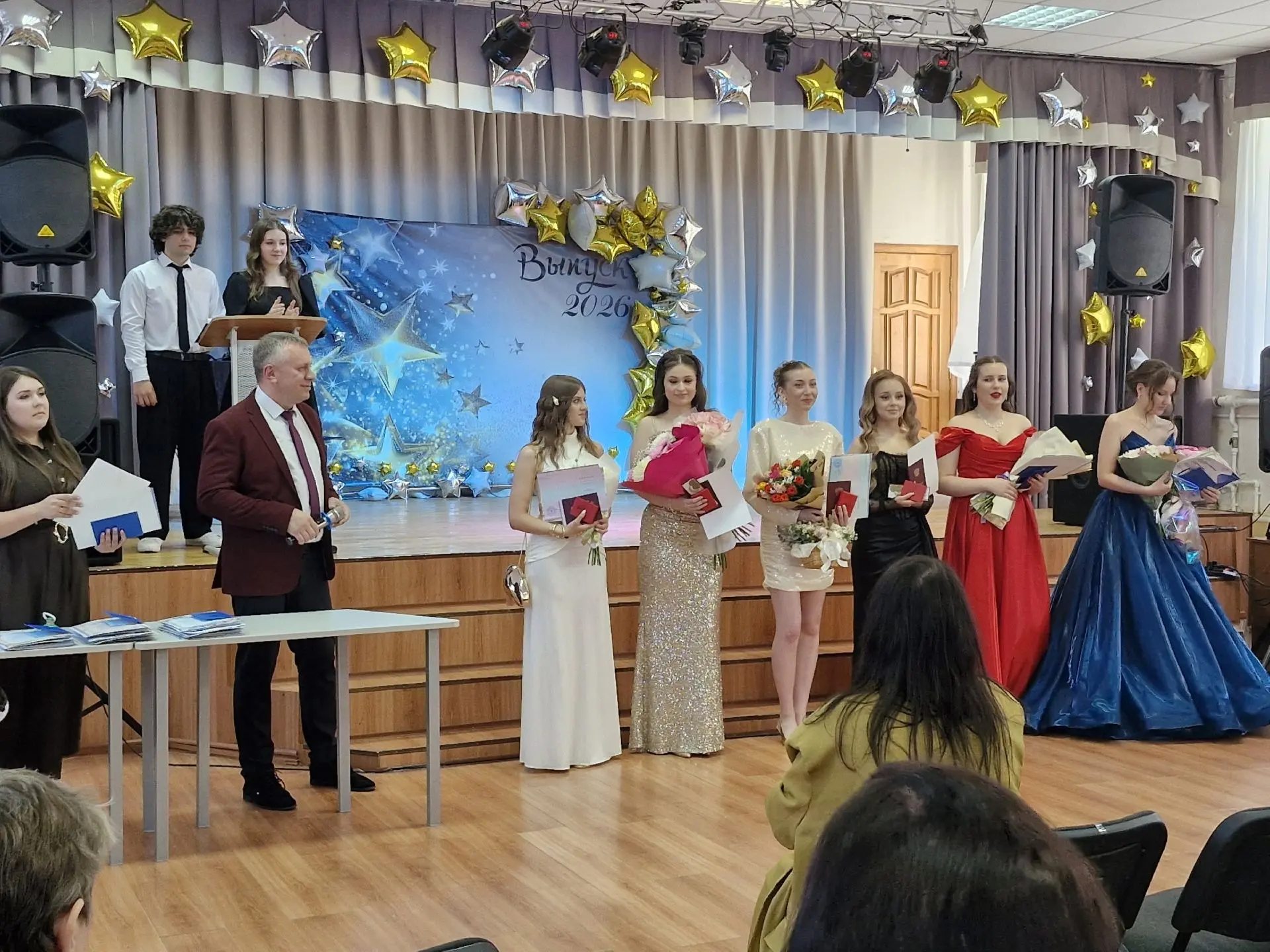 🎓 Выпускной вечер: новая глава начинается!

Это был по-настоящему особенный день — полный волнения,