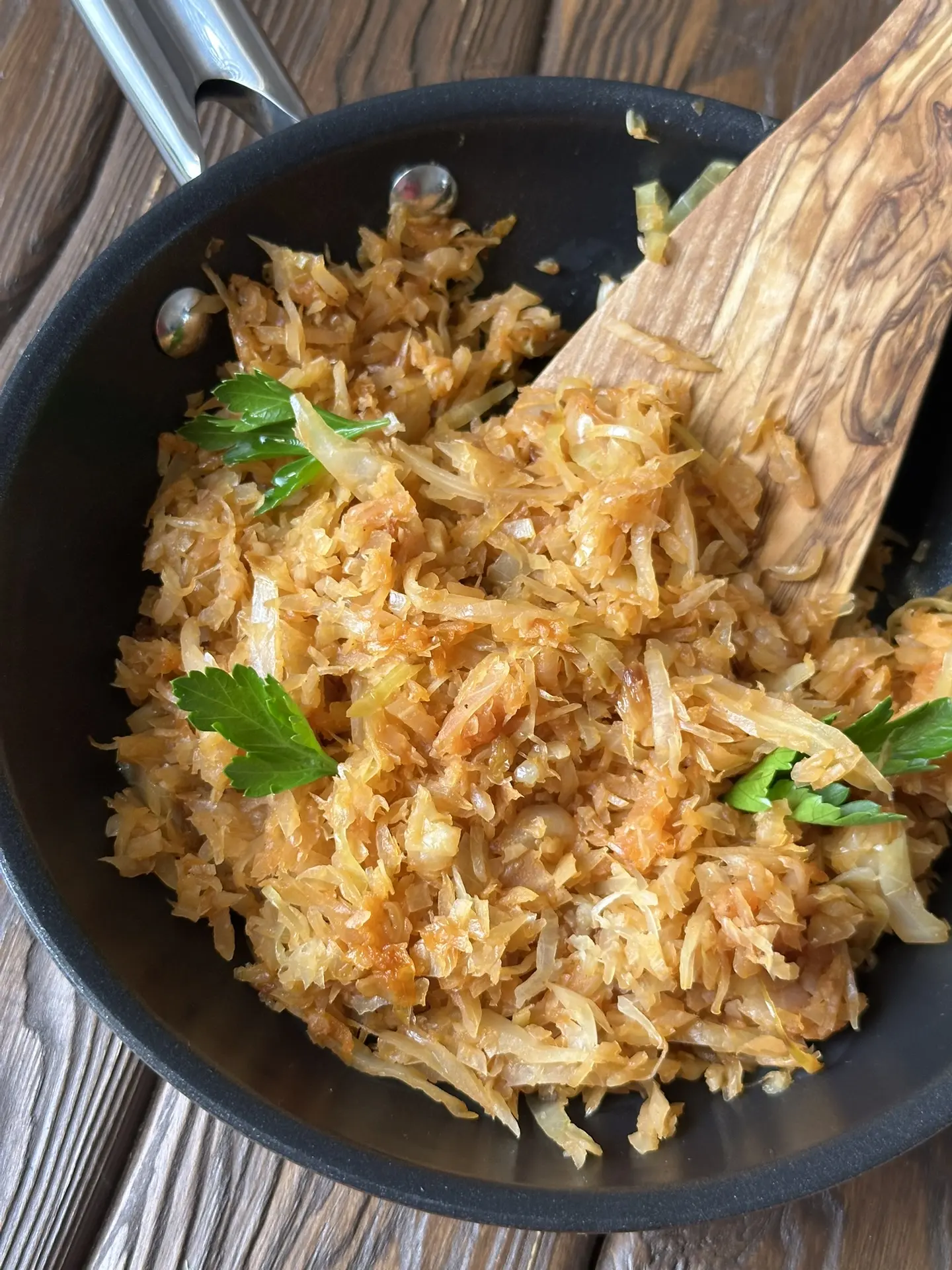 Тушёная капуста, которую едят прямо со сковороды  Есть блюда, которые я готовлю не по рецептам, а по