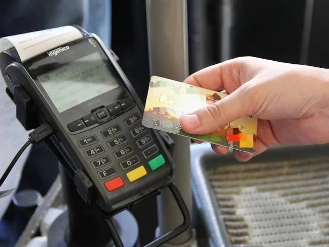 С 1 августа в общественном транспорте ДНР вводятся скидки за безналичную оплату проезда