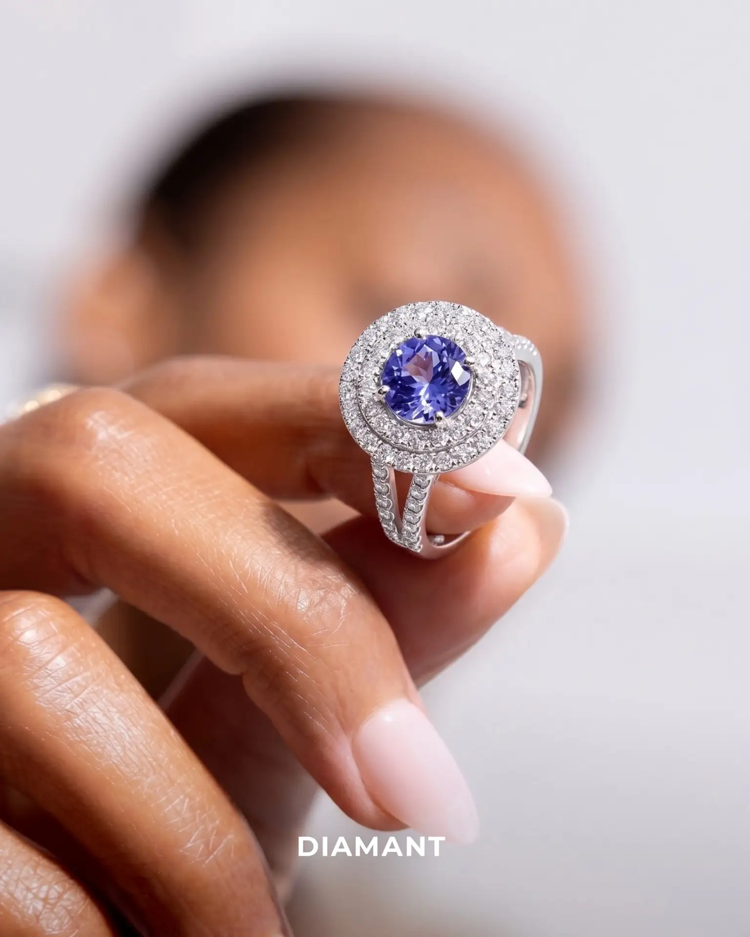 Кольцо с танзанитом и бриллиантами - тонкая роскошь для каждого дня 💎