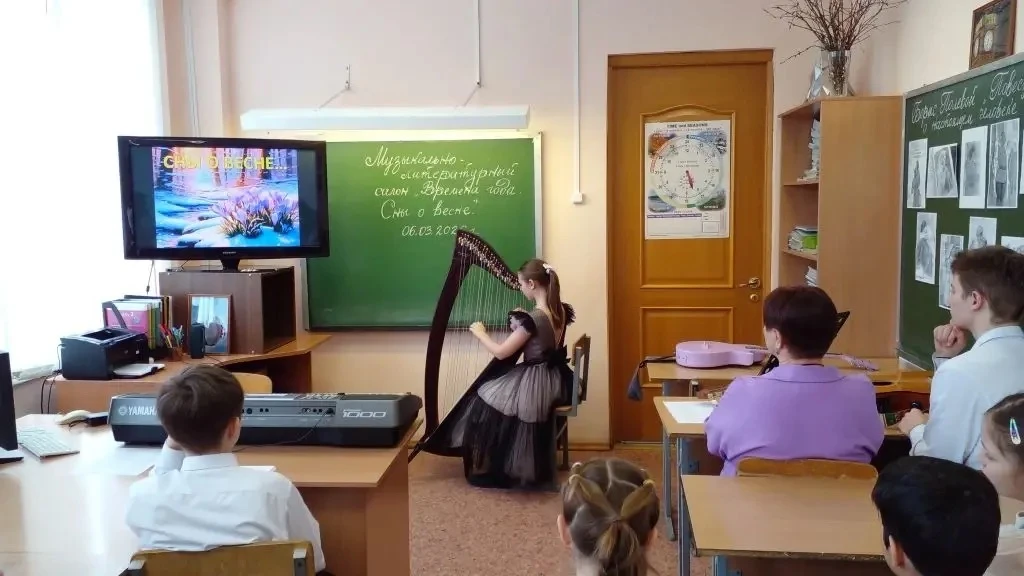 🌸Продолжаем весенние новости🌸  ✨6 марта в корпусе на Сиреневом учитель английского языка Габрусенок 