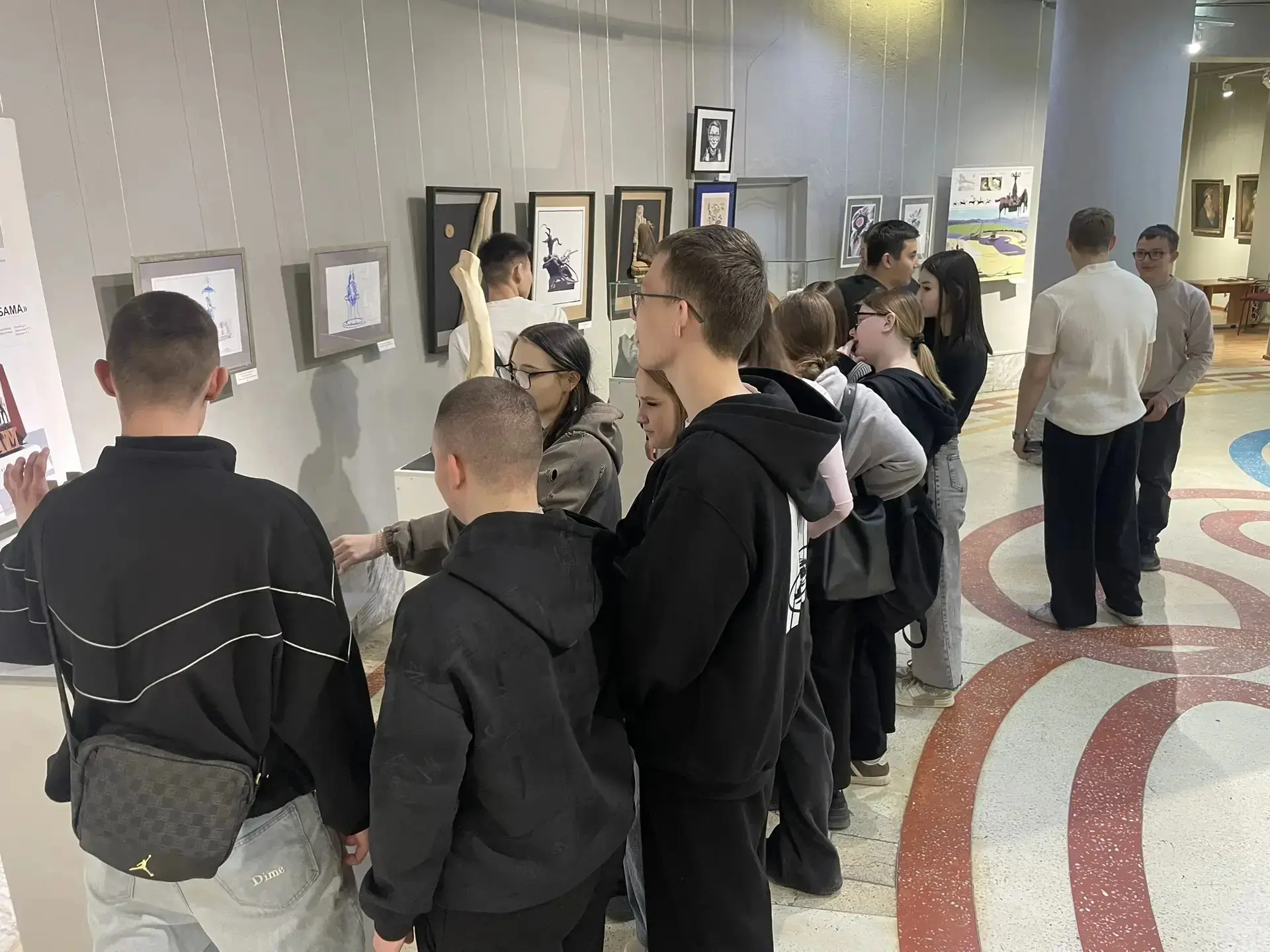 Вдохновение в каждом штрихе!  📌23 апреля студенты групп ПС‑51 и ПС‑52 посетили выставку художника‑ар