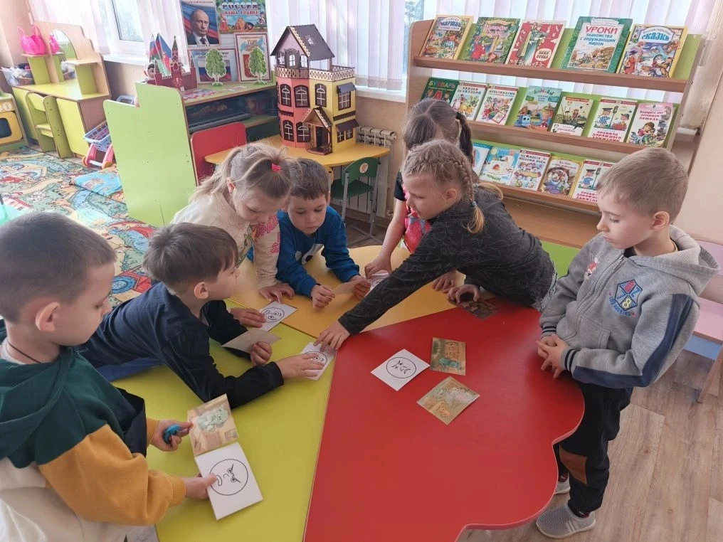 В завершении недели Психологии, дети старшей группы приняли участие в квест-игре. Ребята отправились