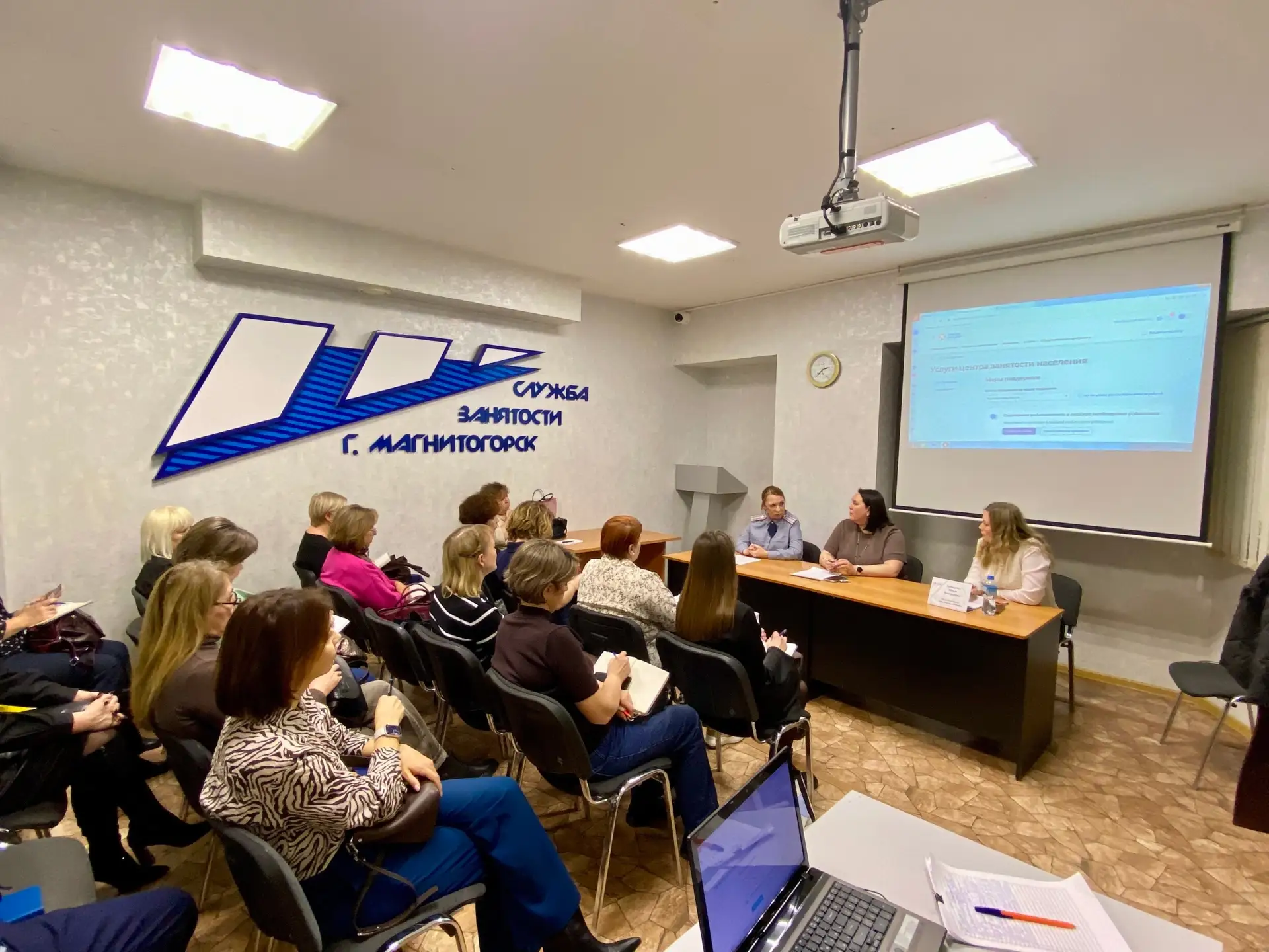 👥🏫📝 Заседание клуба кадровиков: актуальные вопросы трудоустройства и господдержки работодателей

