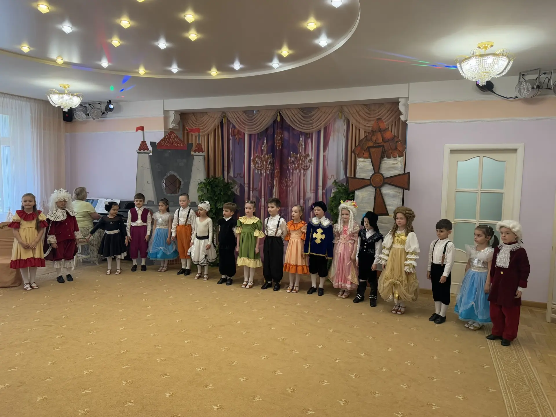 Кот в сапогах 🎭  Досталось трём братьям от отца наследство. Старший получил мельницу, средний – осла