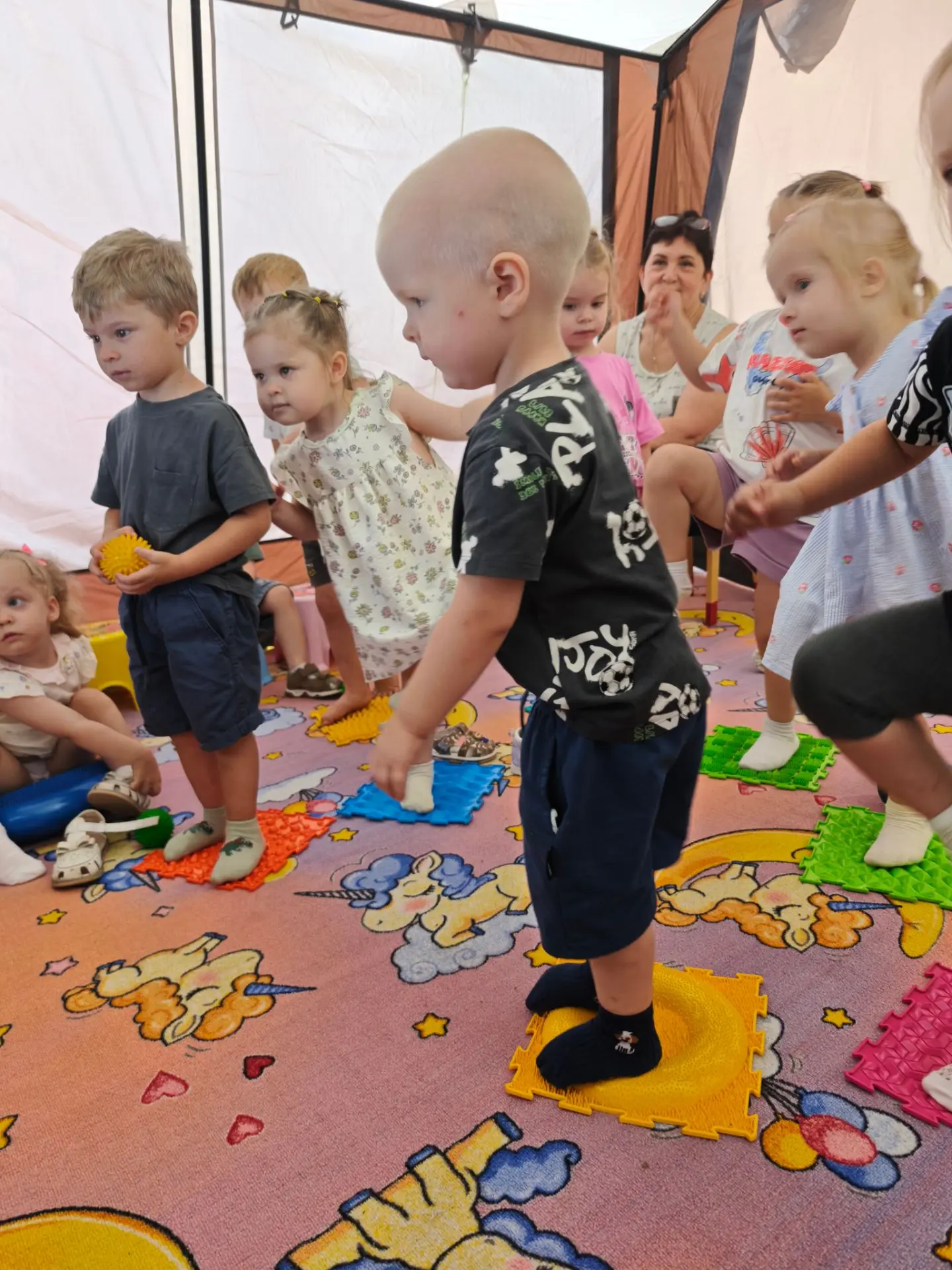 Есть в нашем расписании особенное время..  Время, когда можно выдохнуть суету дня, закрыть глаза и п