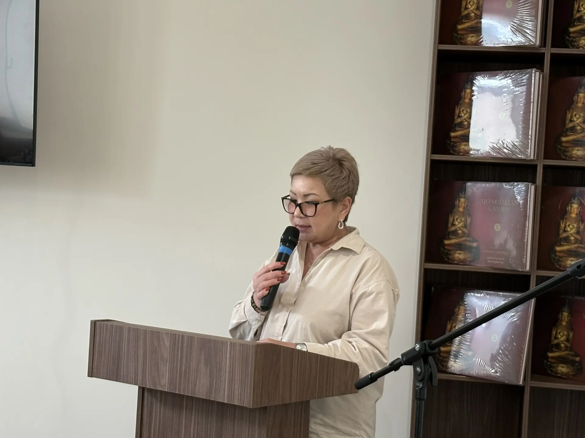 Сохраняя прошлое, защищаем будущее: в КалмГУ проходит «Открытый диалог» о геноциде советского народа