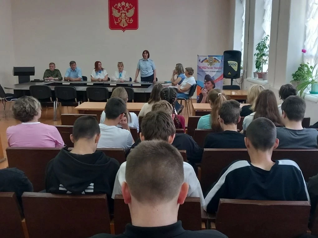 Полицейские в районах Костромской области приняли участие в молодежной ярмарке вакансий.  Мероприяти