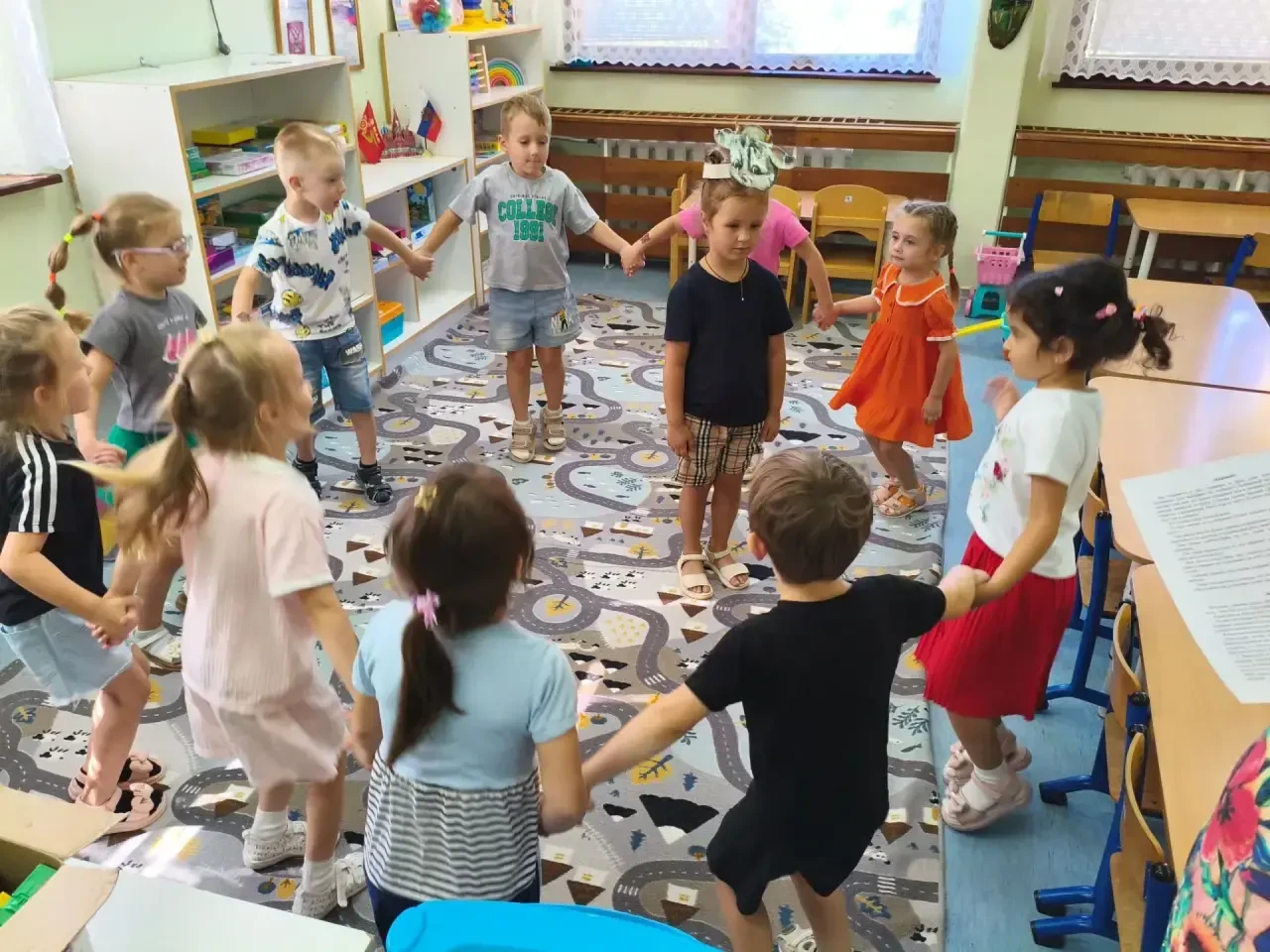 Ребята из группы «Капельки» окунулись в мир русских народных традиций! Сегодня мы играл...