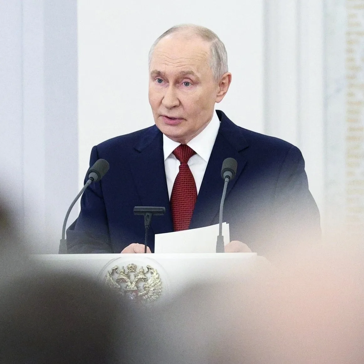 Владимир Путин назвал приоритеты бюджета на следующие три года — это обеспечение оборон...